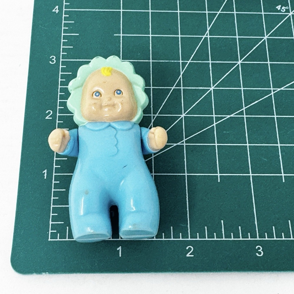 Little Tikes Dollhouse Infant Baby Doll Figure Blue Green Outfit 2.5" Bonnet - Picture 5 of 6